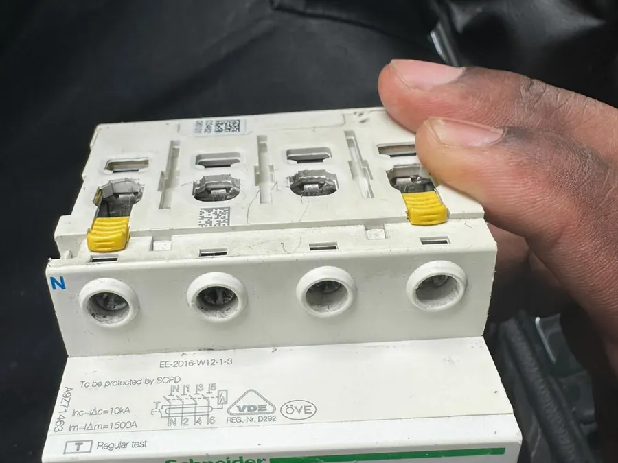 Dépannage électrique par un électricien à Paris